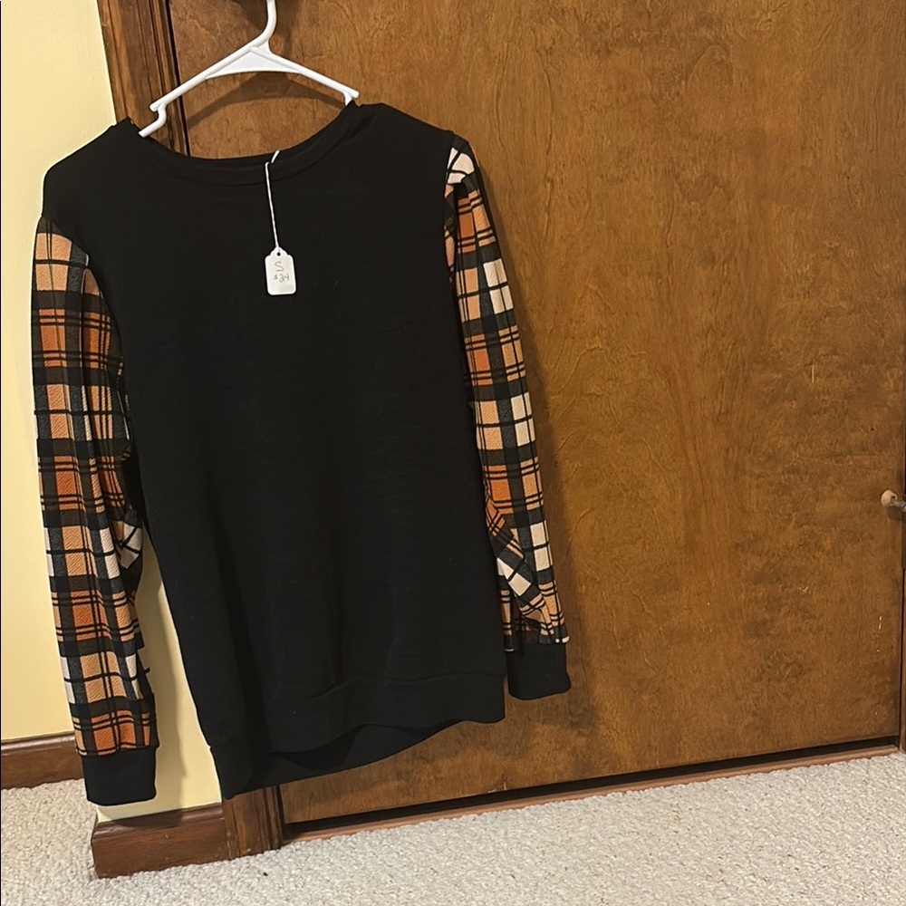 Style Rack Black Sweatshirt with Plaid Sleeves